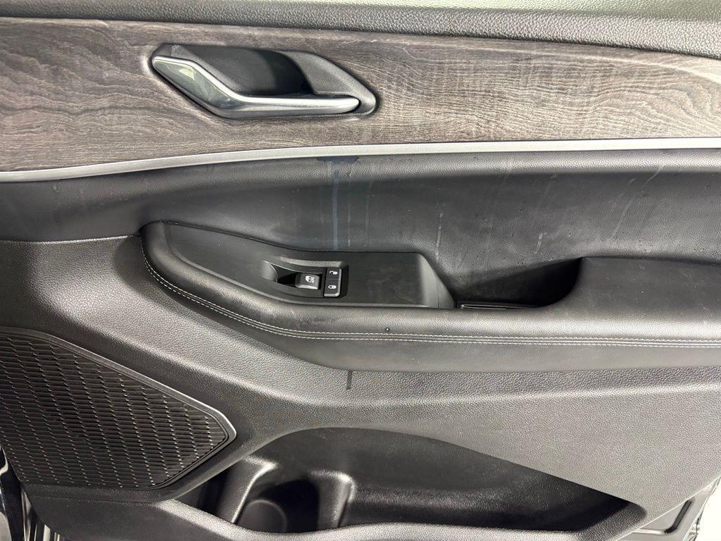 used 2024 Jeep Grand Cherokee L car, priced at $30,900