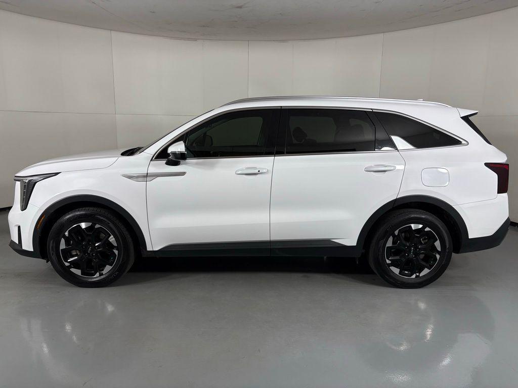 used 2024 Kia Sorento car, priced at $23,900