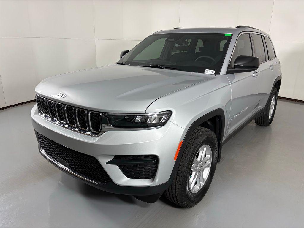 new 2025 Jeep Grand Cherokee car, priced at $31,900