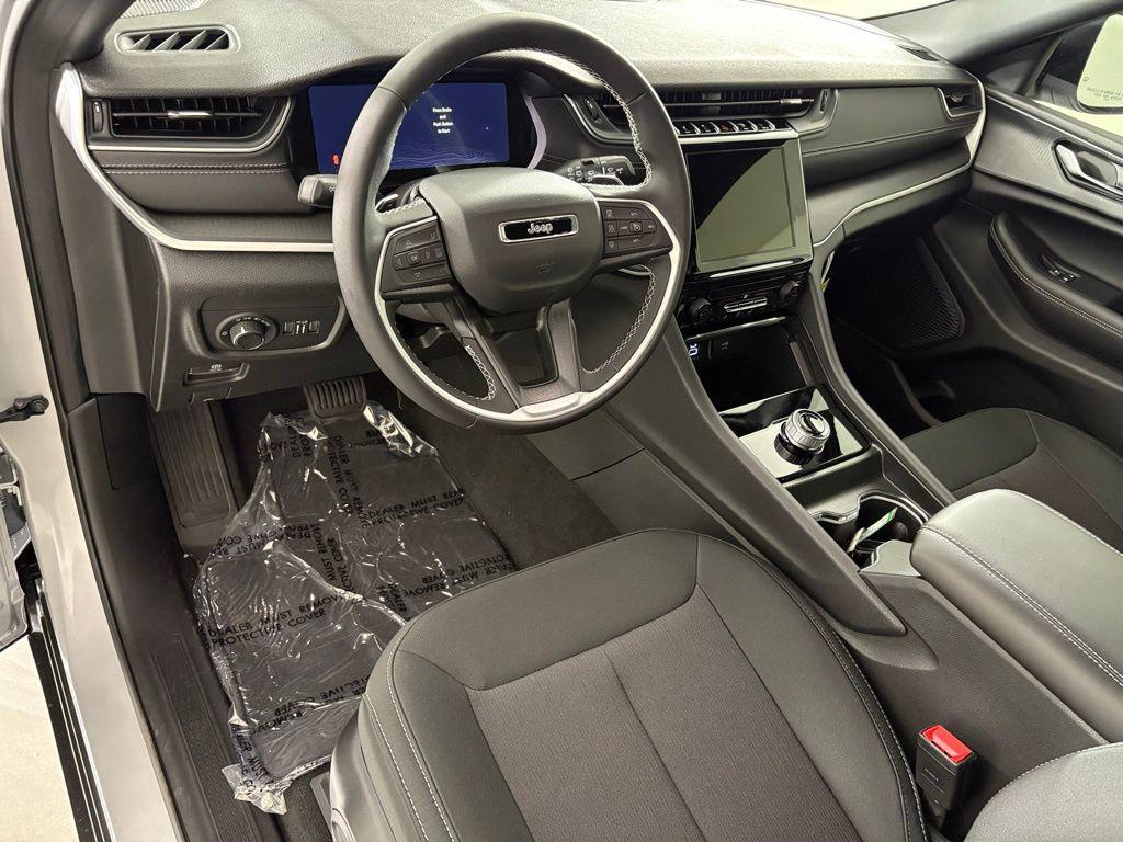 new 2025 Jeep Grand Cherokee car, priced at $31,900