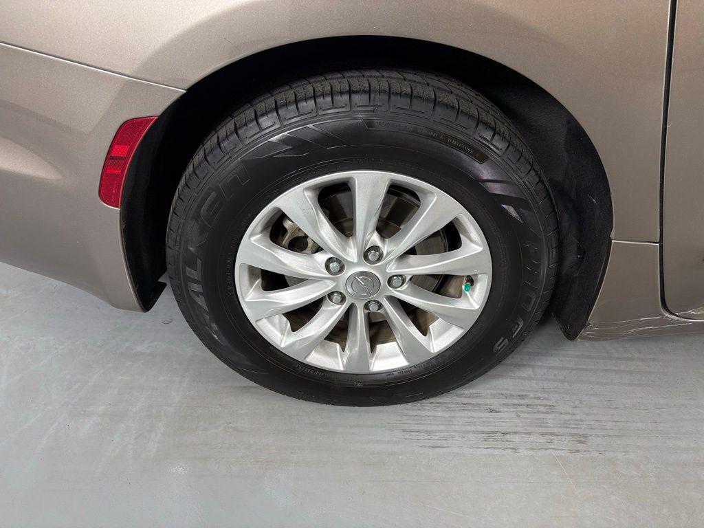 used 2018 Chrysler Pacifica car, priced at $13,900
