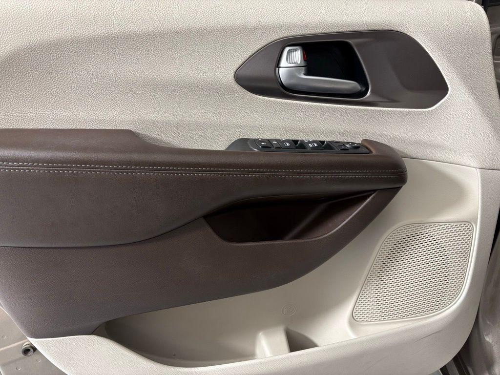 used 2018 Chrysler Pacifica car, priced at $13,900