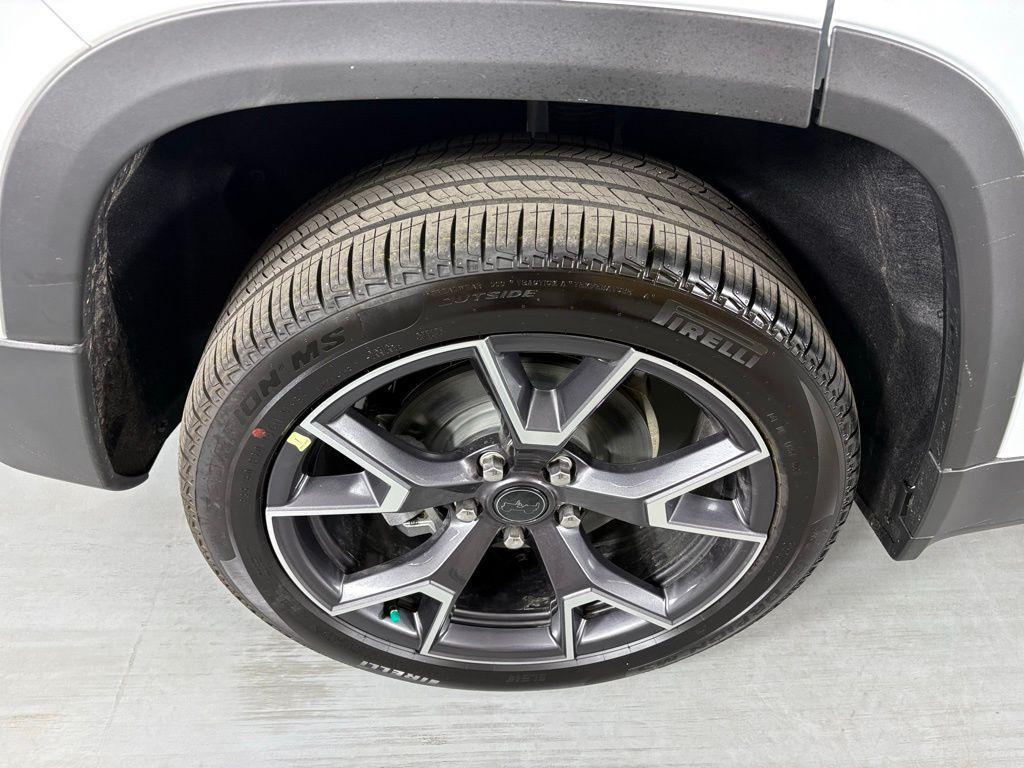 new 2026 Jeep Cherokee car, priced at $43,990