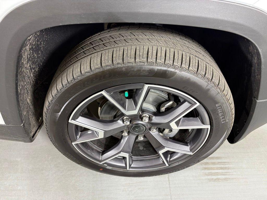 new 2026 Jeep Cherokee car, priced at $43,990