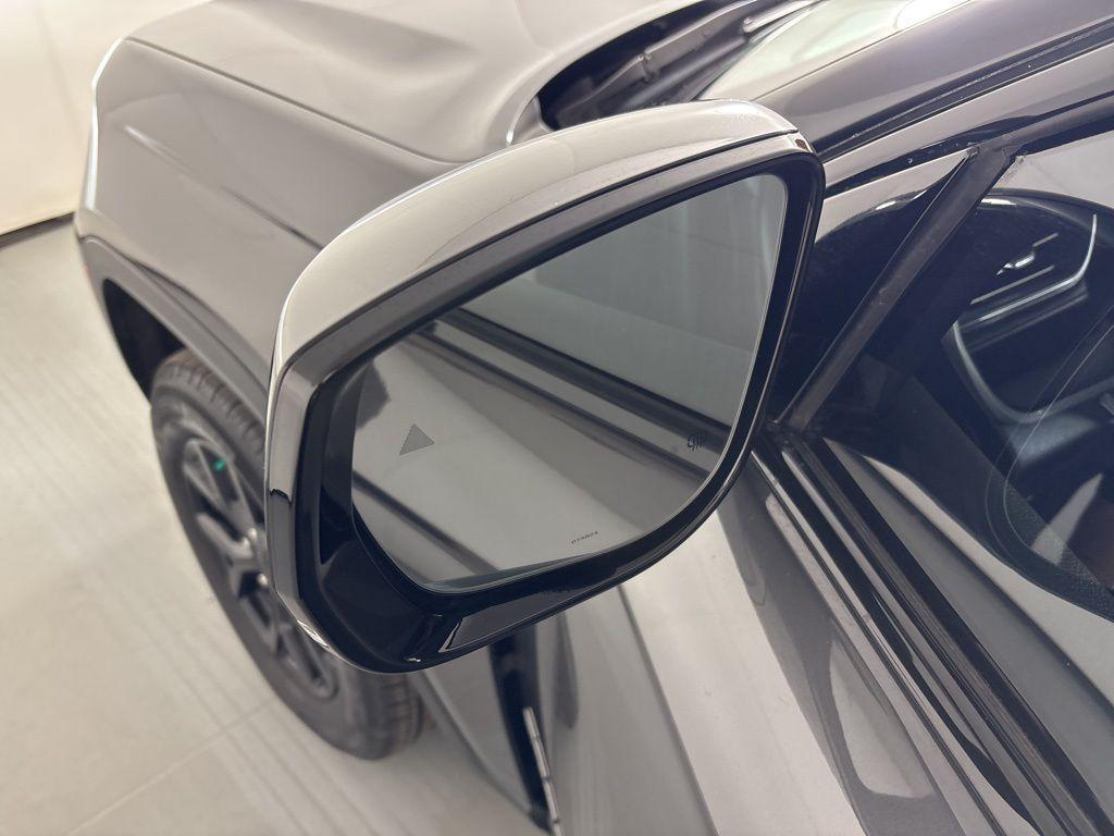 used 2025 Jeep Grand Cherokee car, priced at $34,100