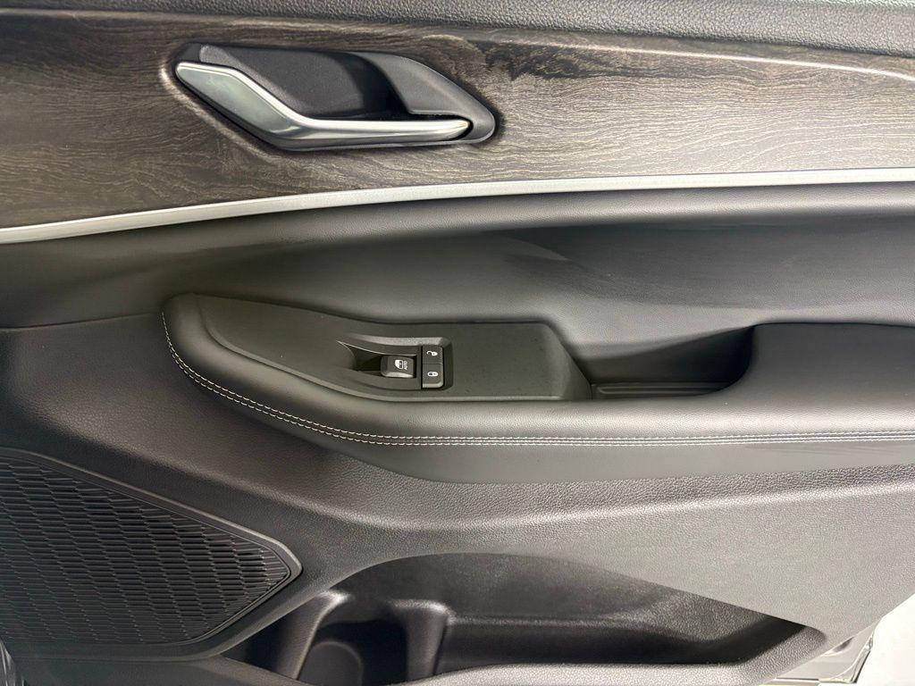 new 2026 Jeep Grand Cherokee car, priced at $42,900