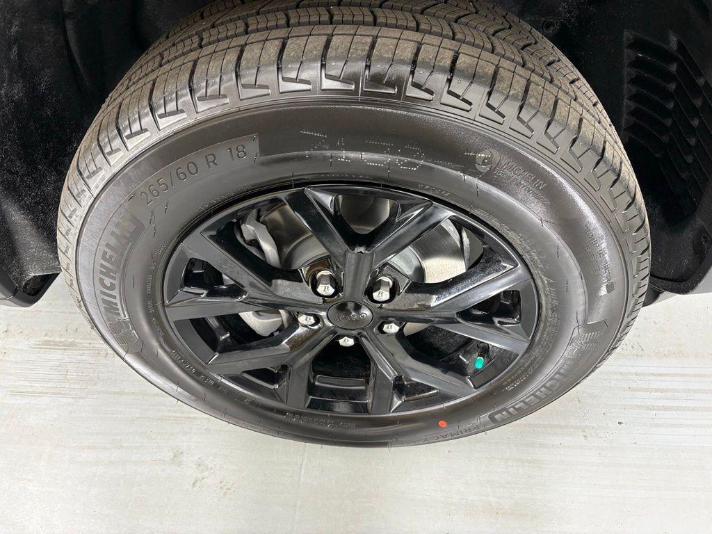 new 2026 Jeep Grand Cherokee car, priced at $42,900