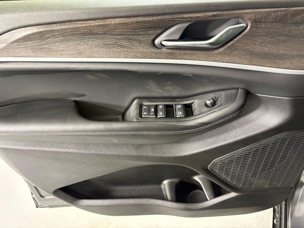 new 2026 Jeep Grand Cherokee car, priced at $42,900