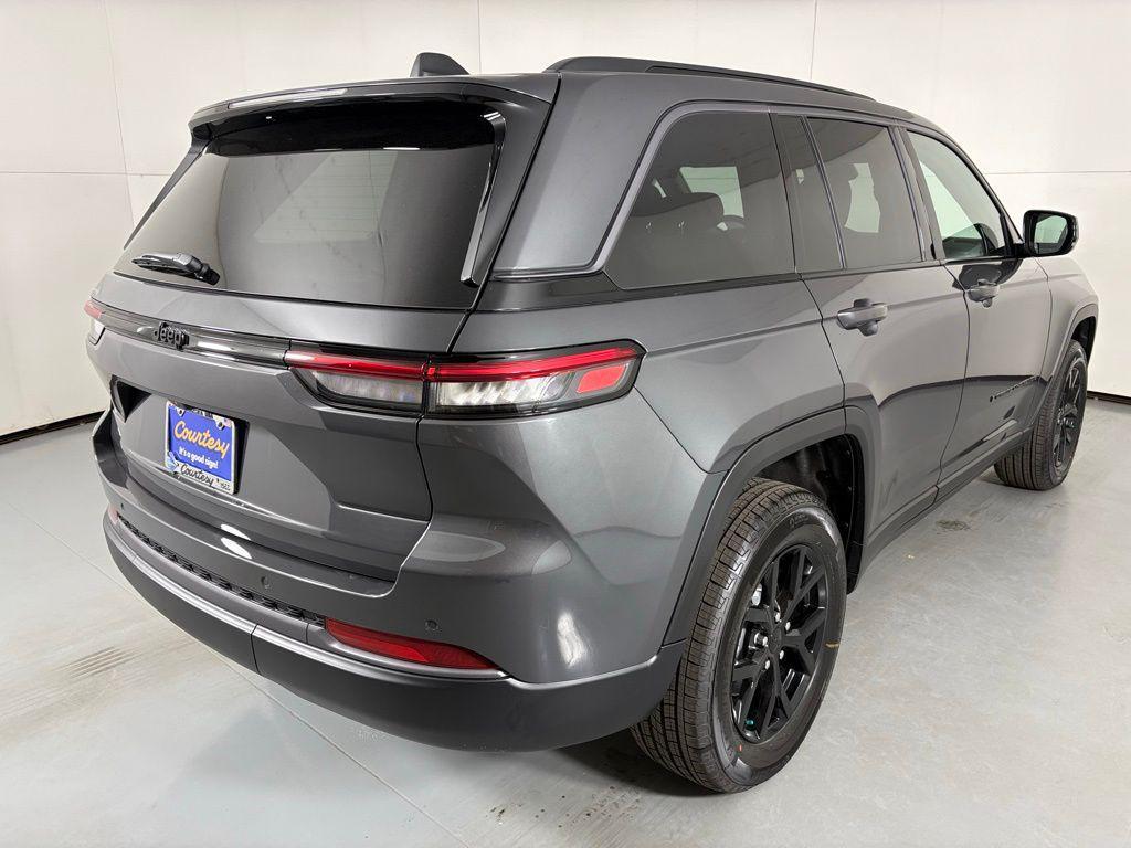 new 2026 Jeep Grand Cherokee car, priced at $42,900