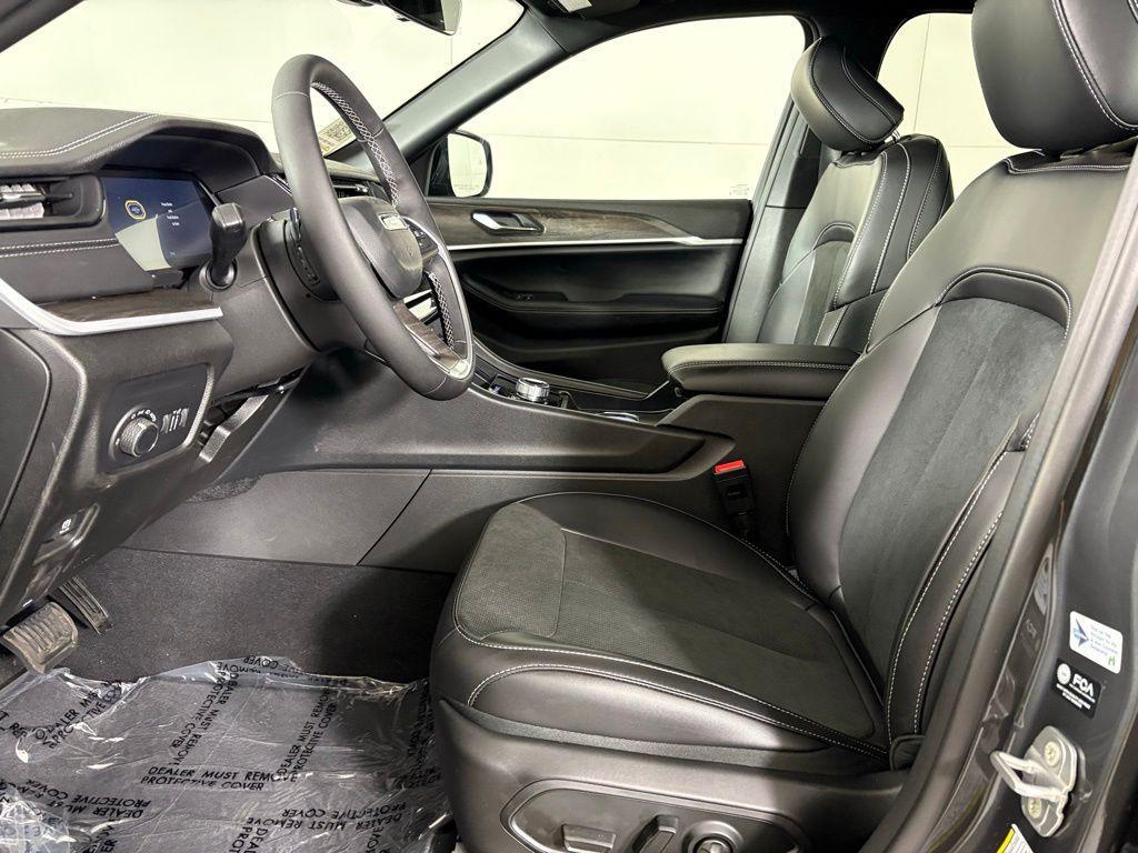 new 2026 Jeep Grand Cherokee car, priced at $42,900