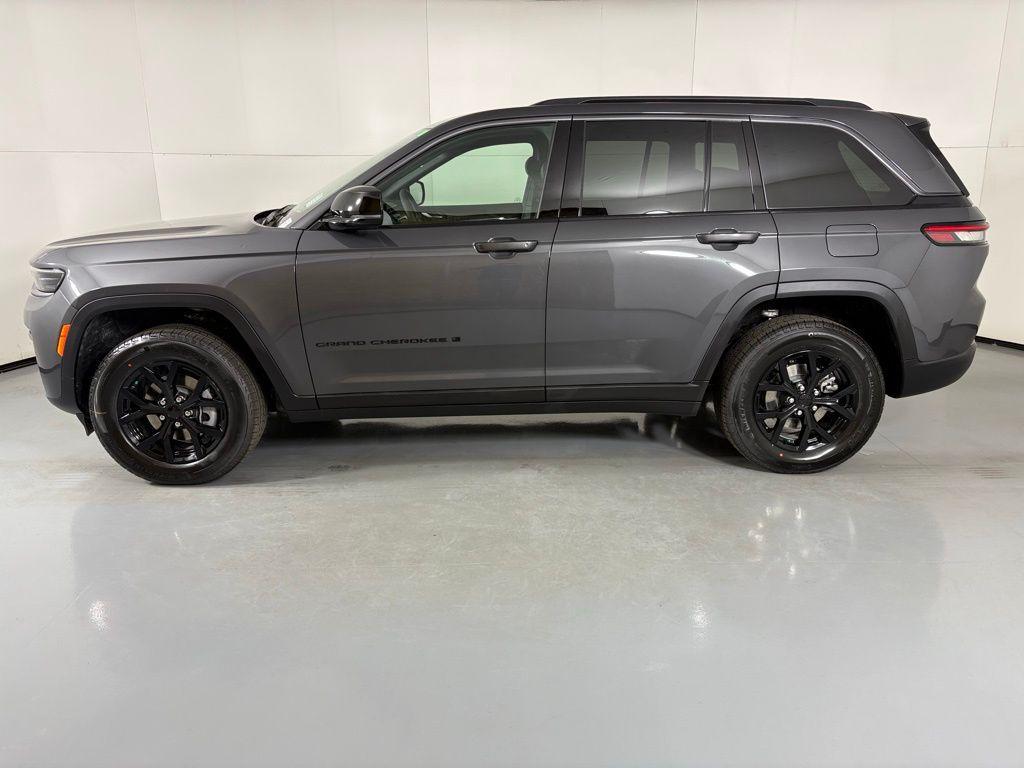 new 2026 Jeep Grand Cherokee car, priced at $42,900
