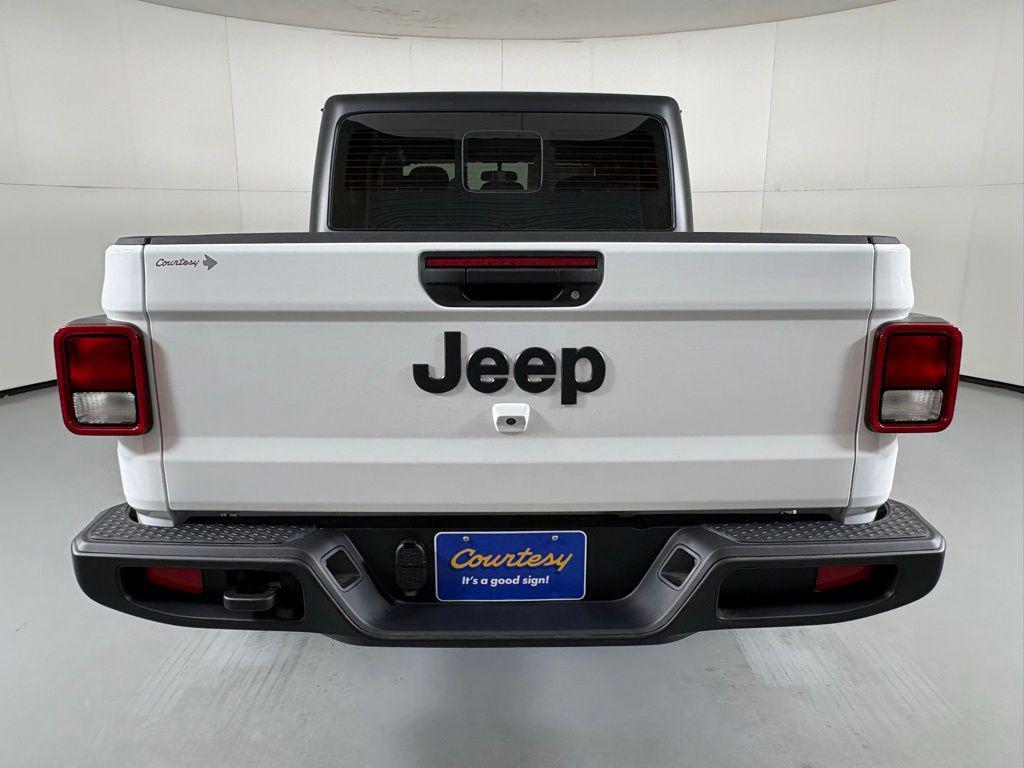 new 2026 Jeep Gladiator car, priced at $37,341
