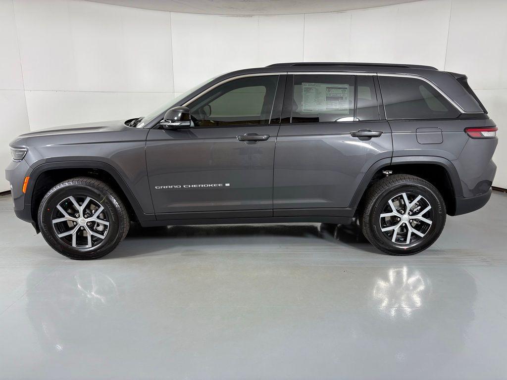 new 2025 Jeep Grand Cherokee car, priced at $40,760