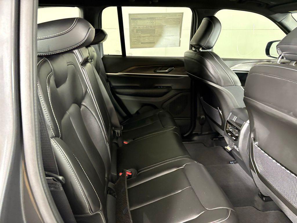 new 2025 Jeep Grand Cherokee car, priced at $40,760
