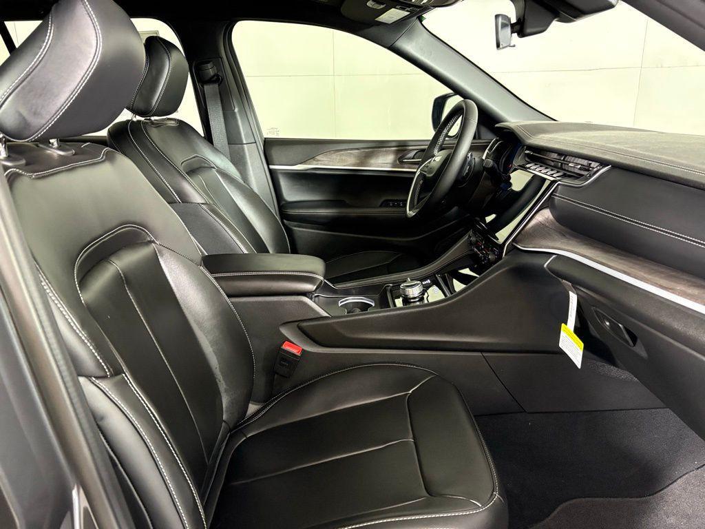 new 2025 Jeep Grand Cherokee car, priced at $40,760