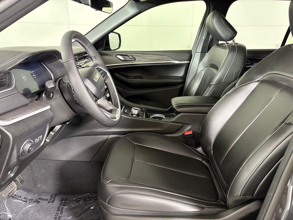 new 2025 Jeep Grand Cherokee car, priced at $40,760