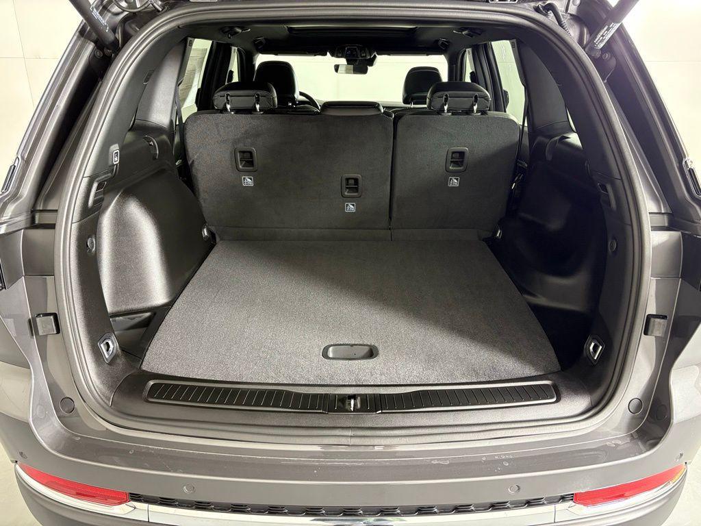 new 2025 Jeep Grand Cherokee car, priced at $40,760