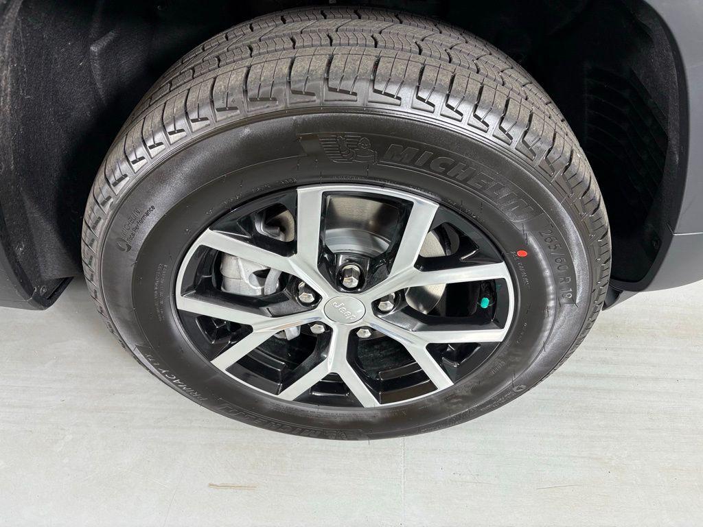 new 2025 Jeep Grand Cherokee car, priced at $40,760