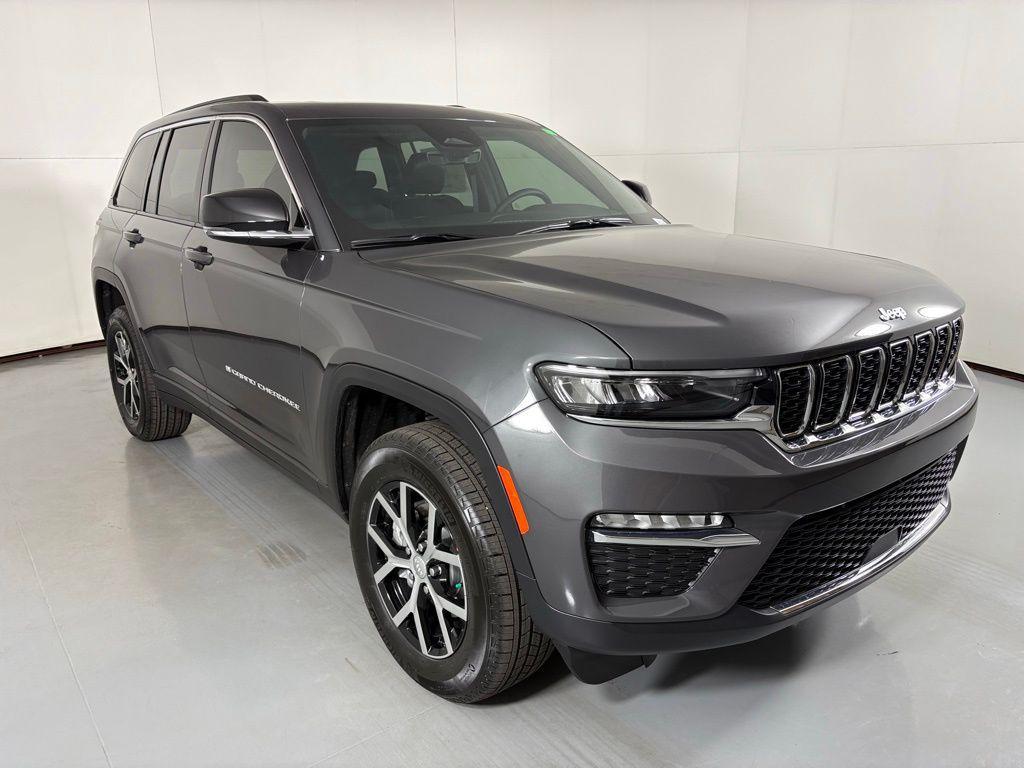 new 2025 Jeep Grand Cherokee car, priced at $40,760