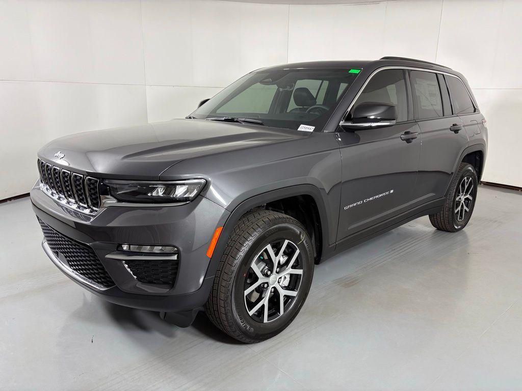 new 2025 Jeep Grand Cherokee car, priced at $40,760