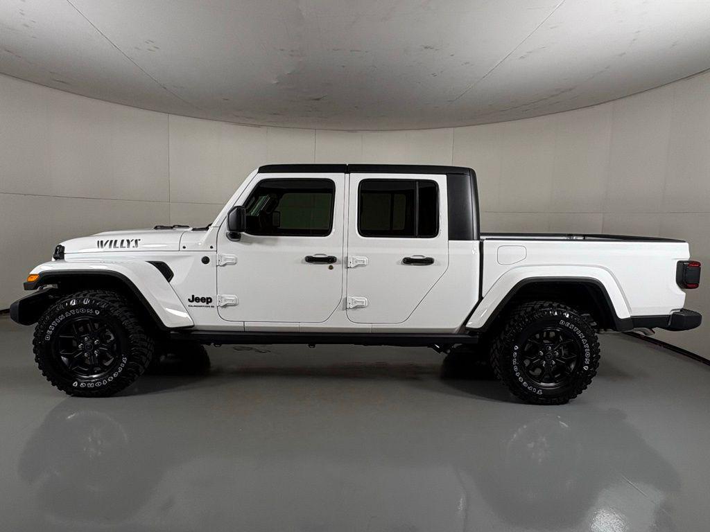 new 2026 Jeep Gladiator car, priced at $40,295