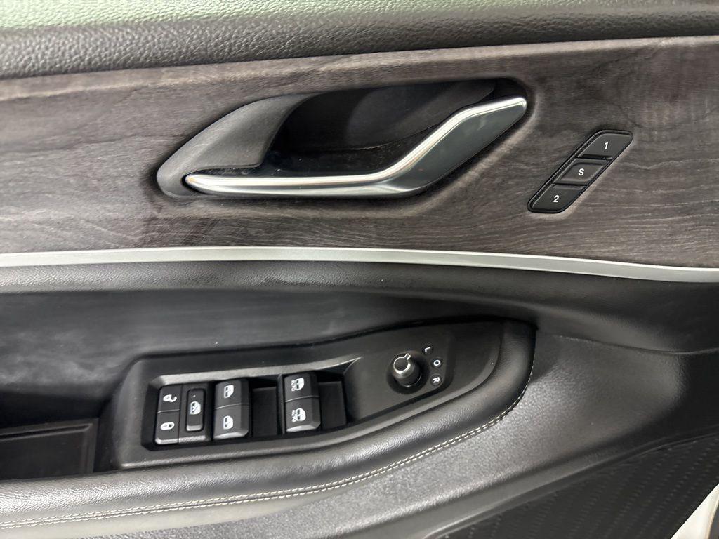 used 2024 Jeep Grand Cherokee L car, priced at $28,200