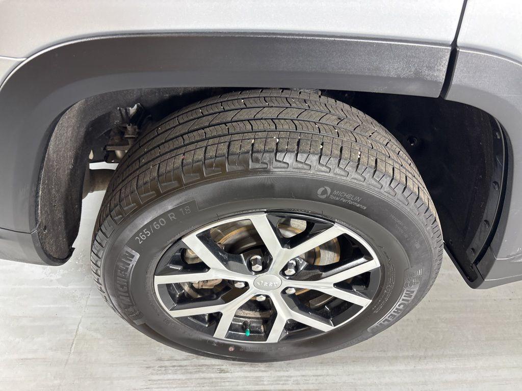 used 2024 Jeep Grand Cherokee L car, priced at $28,200