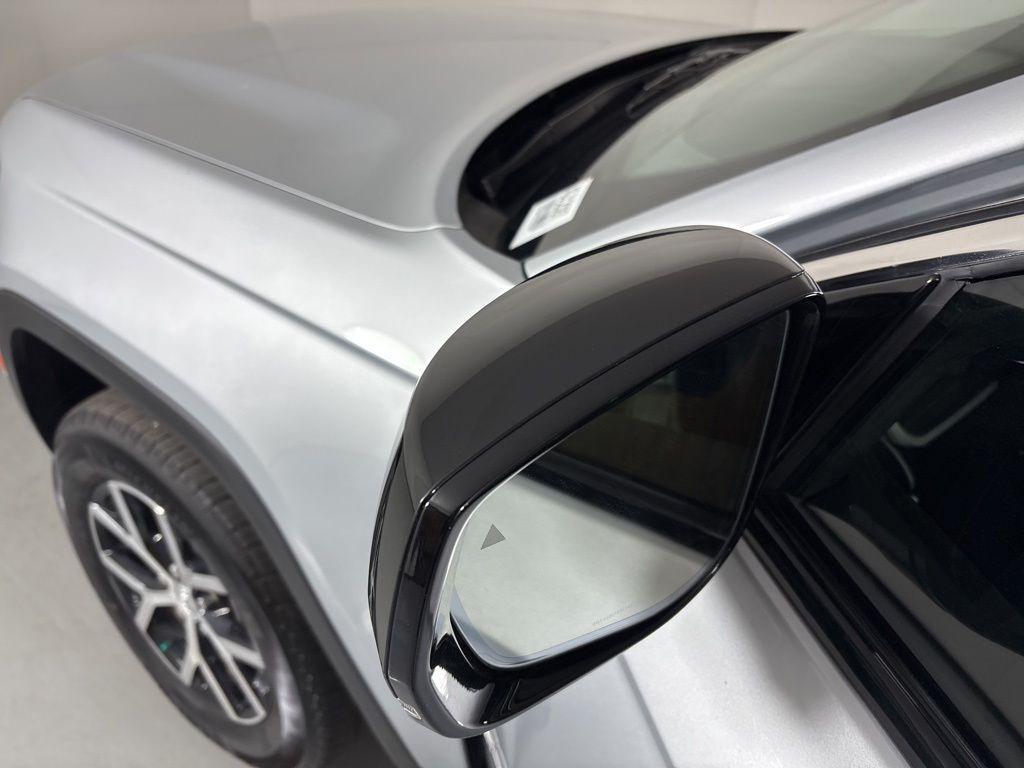 used 2024 Jeep Grand Cherokee L car, priced at $28,200