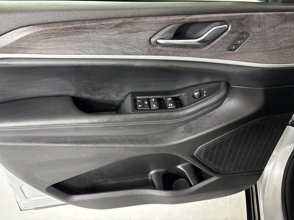 used 2024 Jeep Grand Cherokee L car, priced at $28,200