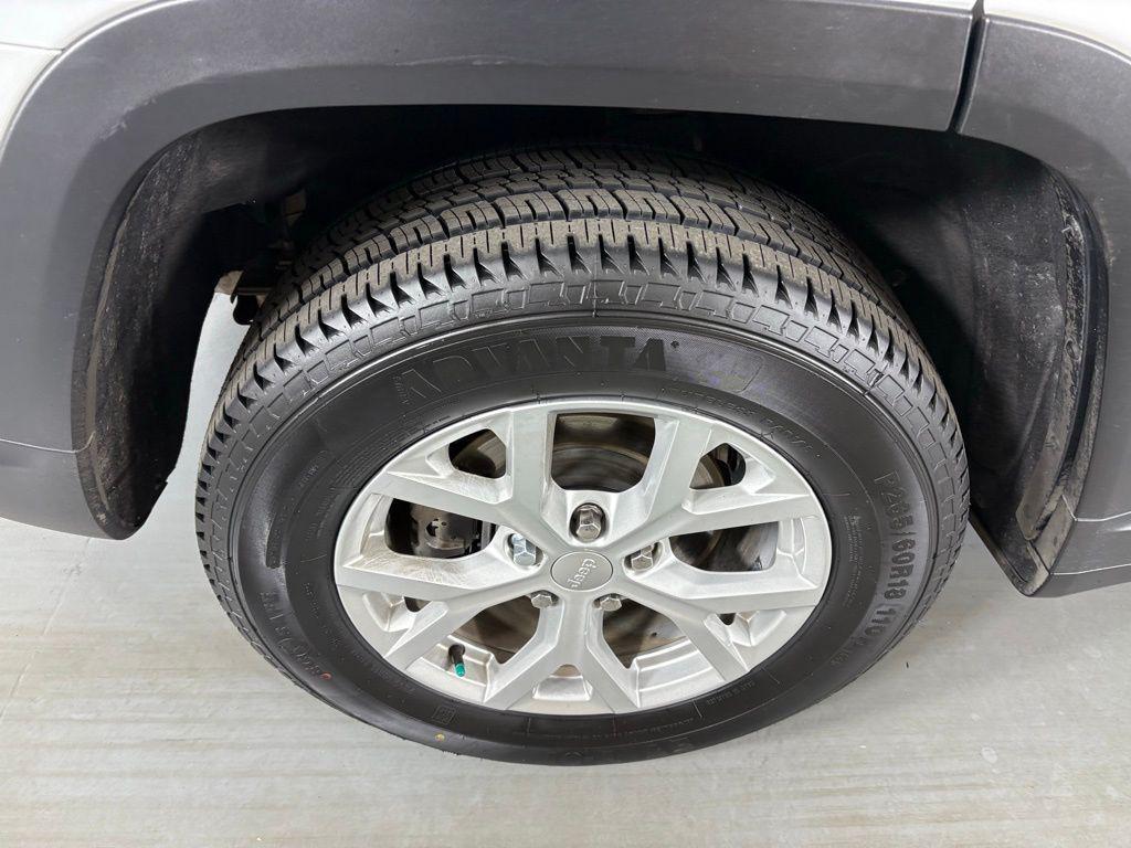 used 2023 Jeep Grand Cherokee car, priced at $24,900