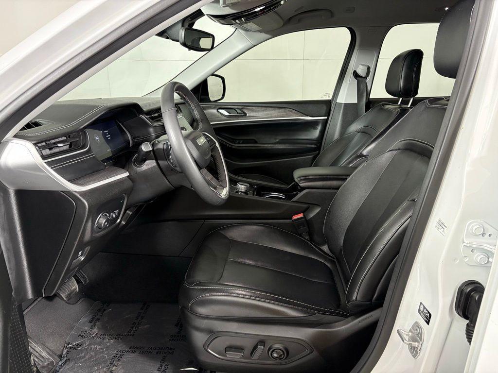 used 2023 Jeep Grand Cherokee car, priced at $24,900