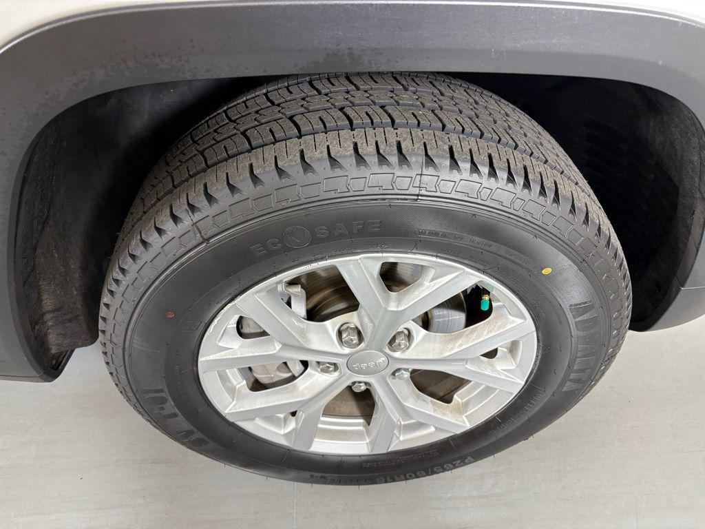 used 2023 Jeep Grand Cherokee car, priced at $24,900