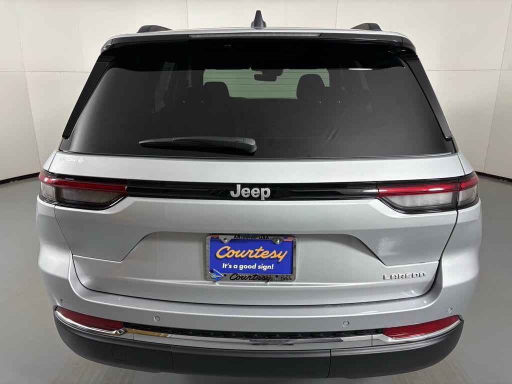 new 2025 Jeep Grand Cherokee car, priced at $32,800
