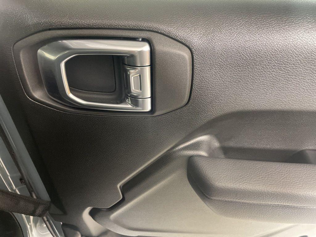 new 2025 Jeep Wrangler car, priced at $41,315