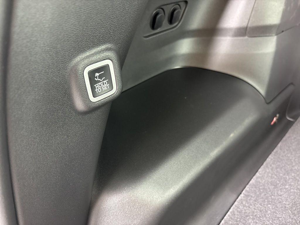 new 2026 Jeep Cherokee car, priced at $41,085