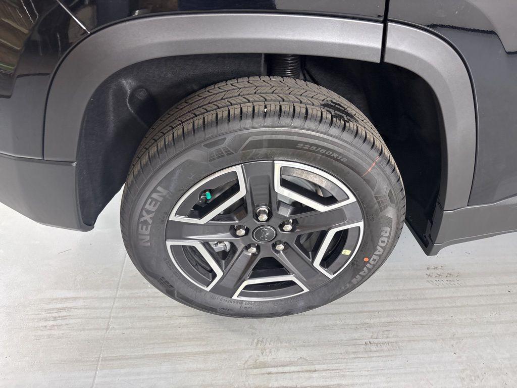 new 2026 Jeep Cherokee car, priced at $41,085