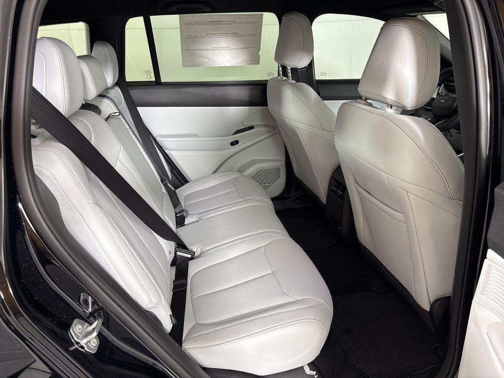 new 2026 Jeep Cherokee car, priced at $41,085