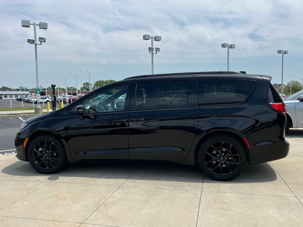 used 2025 Chrysler Pacifica car, priced at $34,902