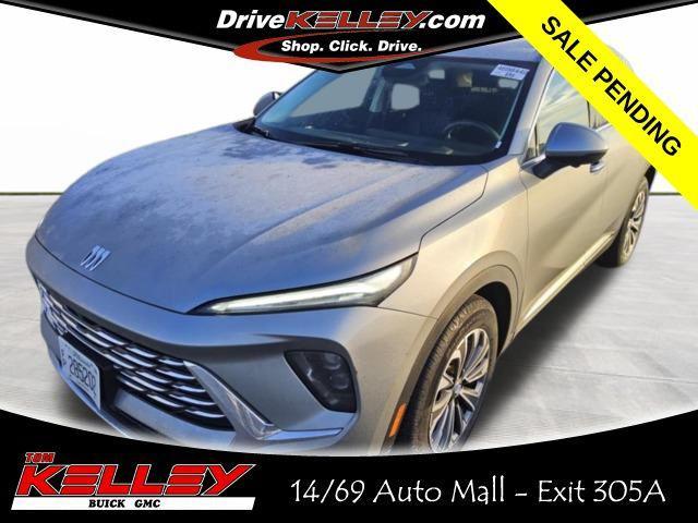 used 2025 Buick Envision car, priced at $27,000