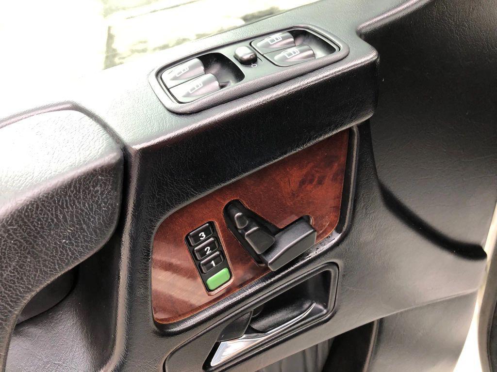 used 2009 Mercedes-Benz G-Class car, priced at $39,999