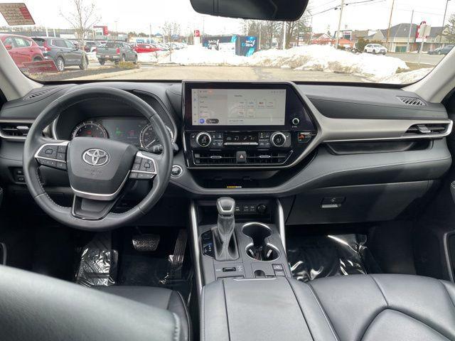 used 2023 Toyota Highlander car, priced at $36,798