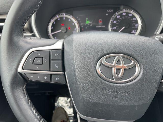 used 2023 Toyota Highlander car, priced at $36,798