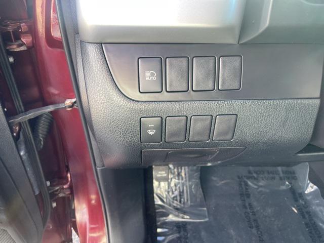 used 2018 Toyota Highlander car, priced at $13,998