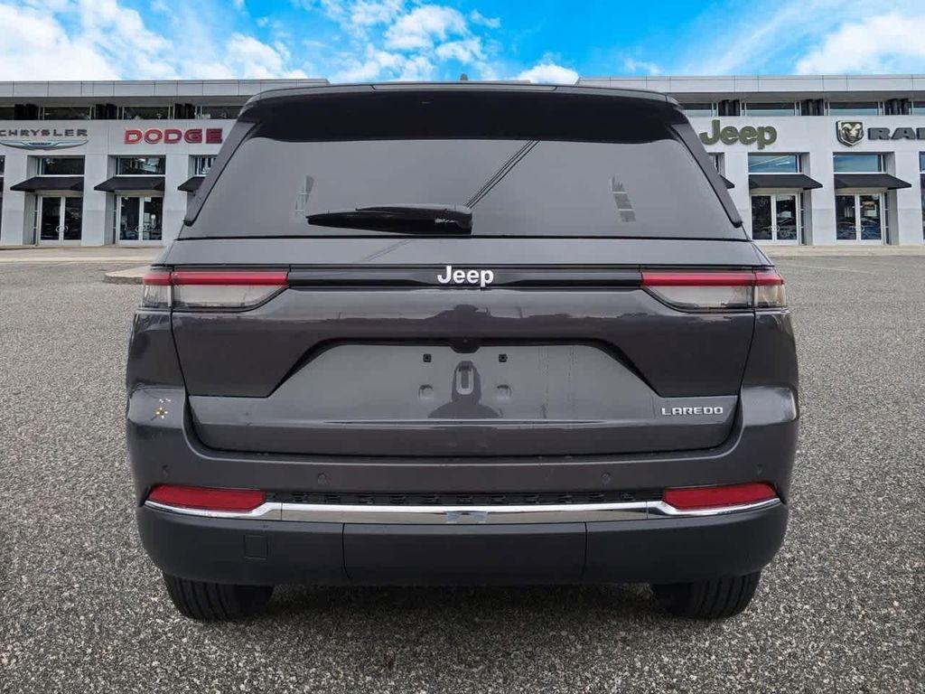 new 2025 Jeep Grand Cherokee car, priced at $40,415