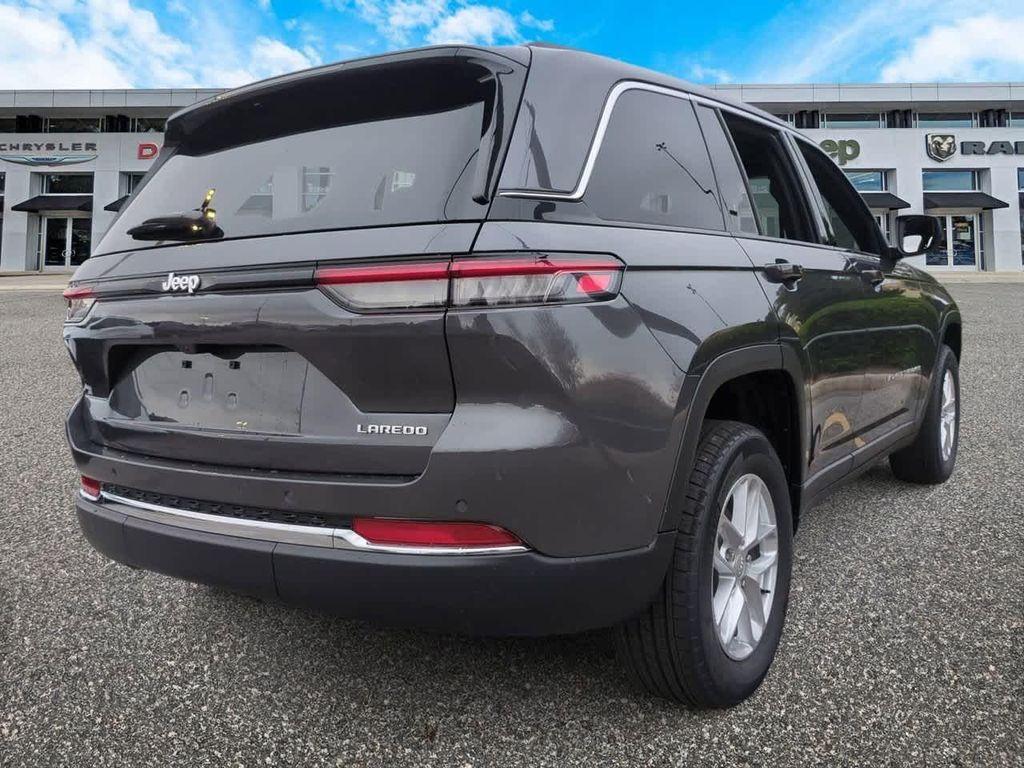 new 2025 Jeep Grand Cherokee car, priced at $40,415