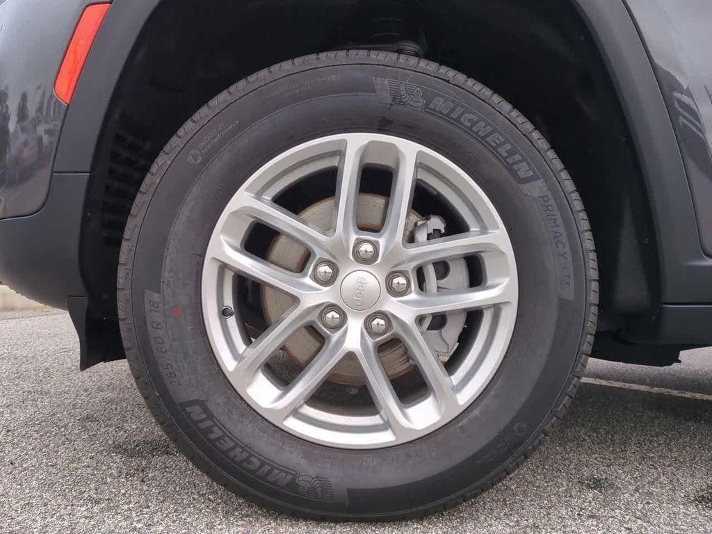 new 2025 Jeep Grand Cherokee car, priced at $40,415