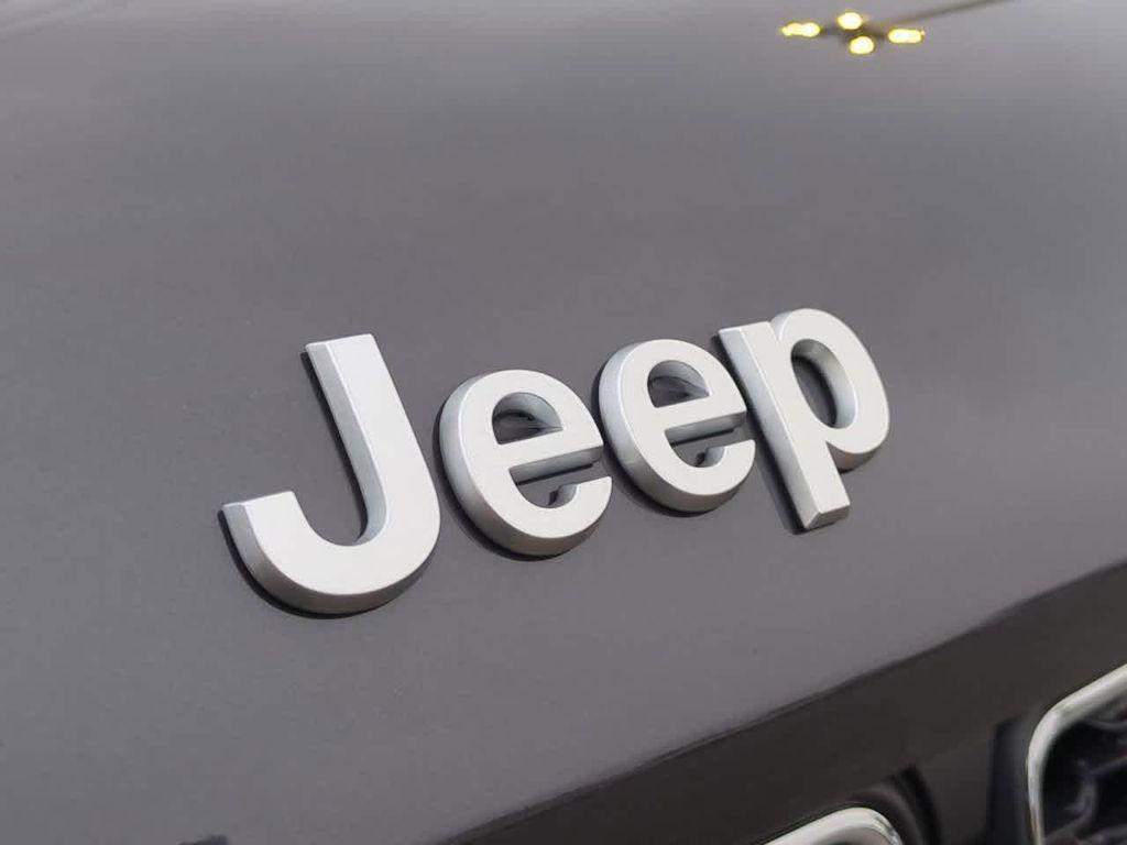 new 2025 Jeep Grand Cherokee car, priced at $40,415