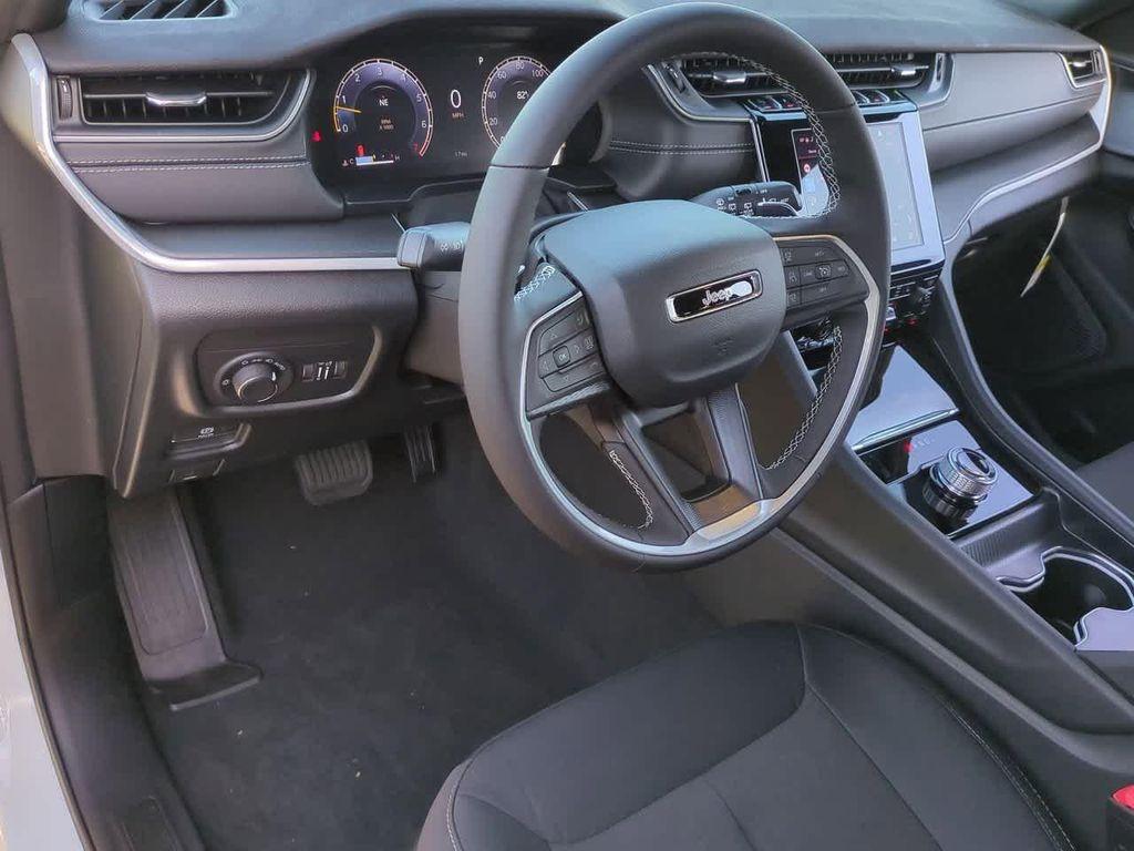 new 2025 Jeep Grand Cherokee car, priced at $32,289