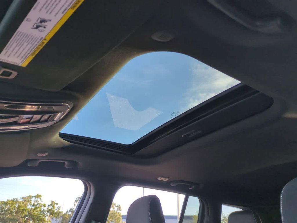 new 2025 Jeep Grand Cherokee car, priced at $32,289