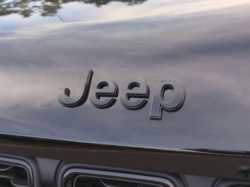 new 2025 Jeep Grand Cherokee car, priced at $40,364